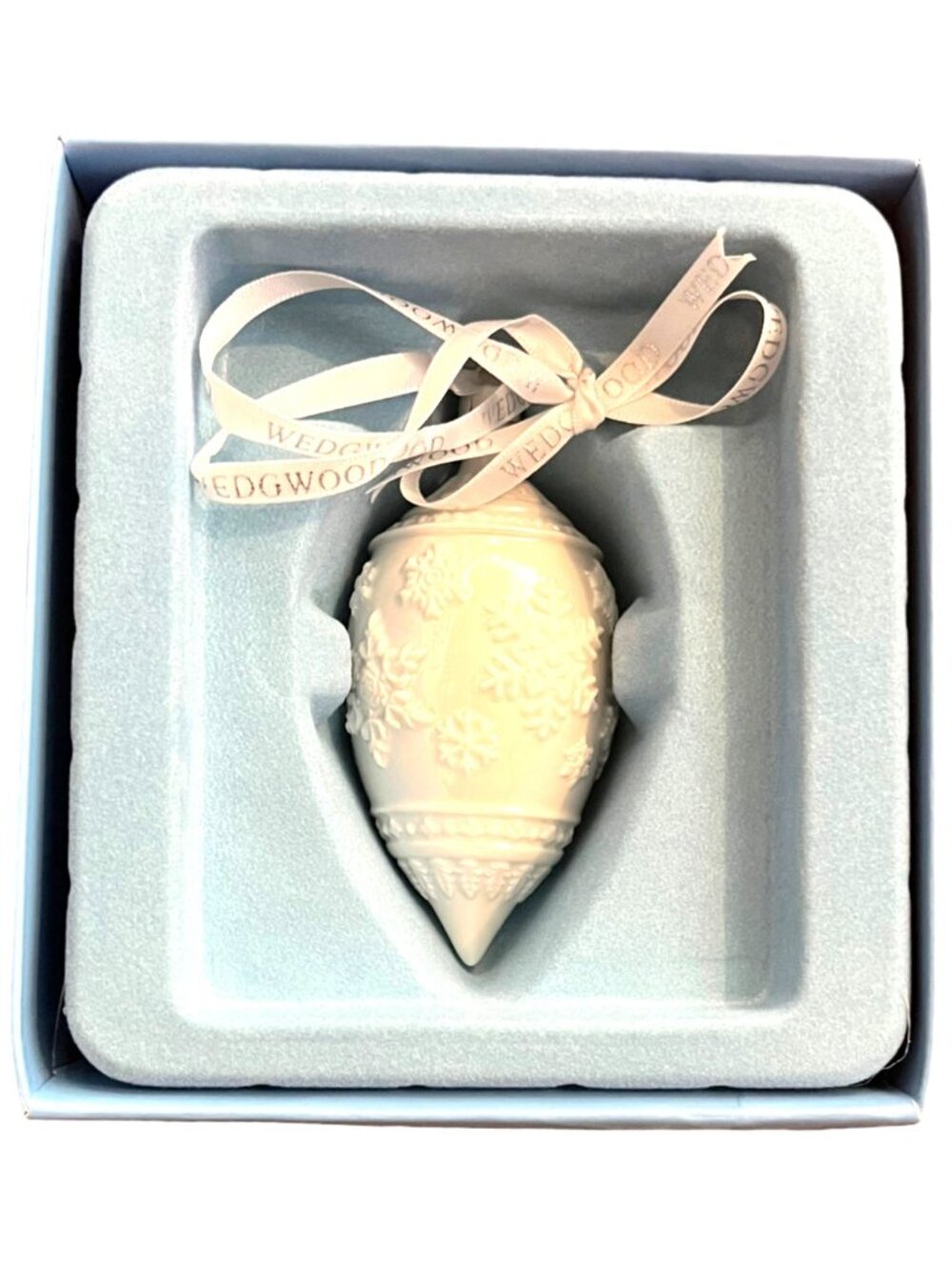 Wedgwood Holiday Snowflake Ornament White Tear Drop In Box - NEW - Christmas - Picture 2 of 3